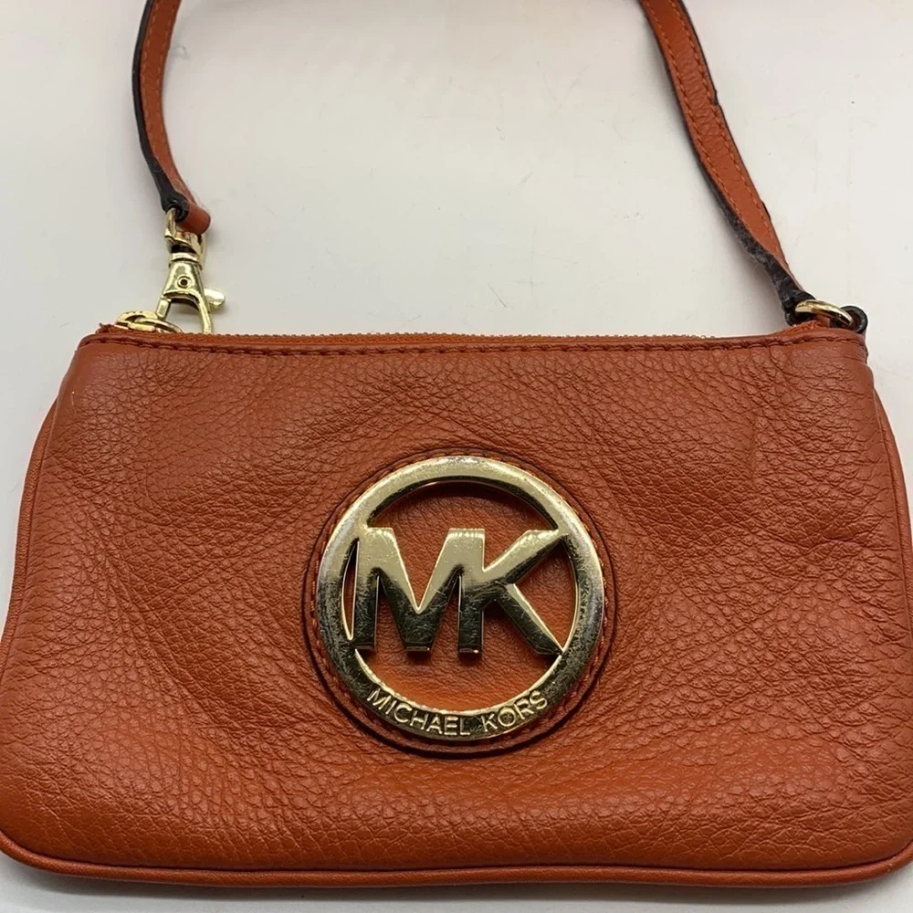 Michael Michael Kors Orange Gold Wristlet. SM1714